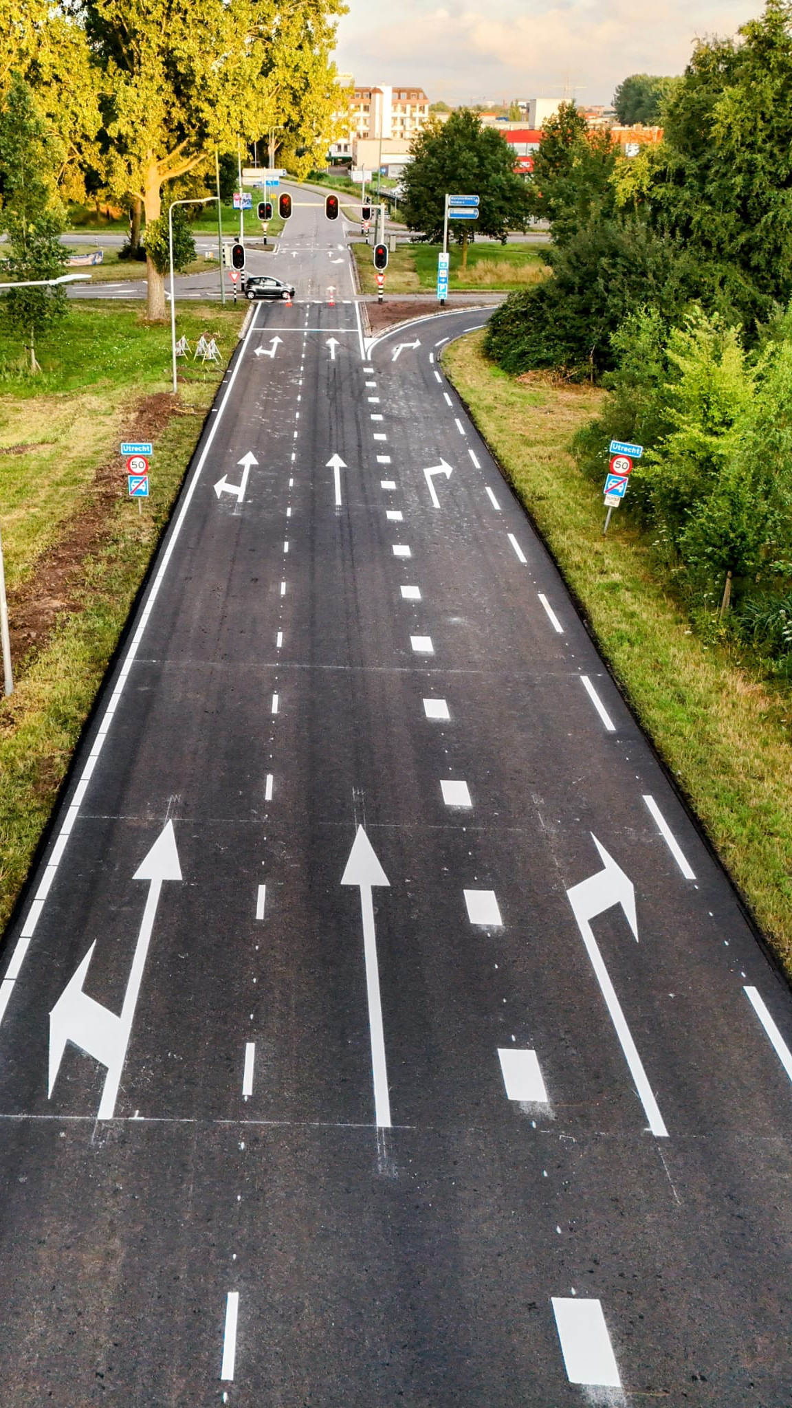 Nieuwe markering (belijning) wegdek N230 Zuilense Ring aanglegd door Versluys Wegenbouw