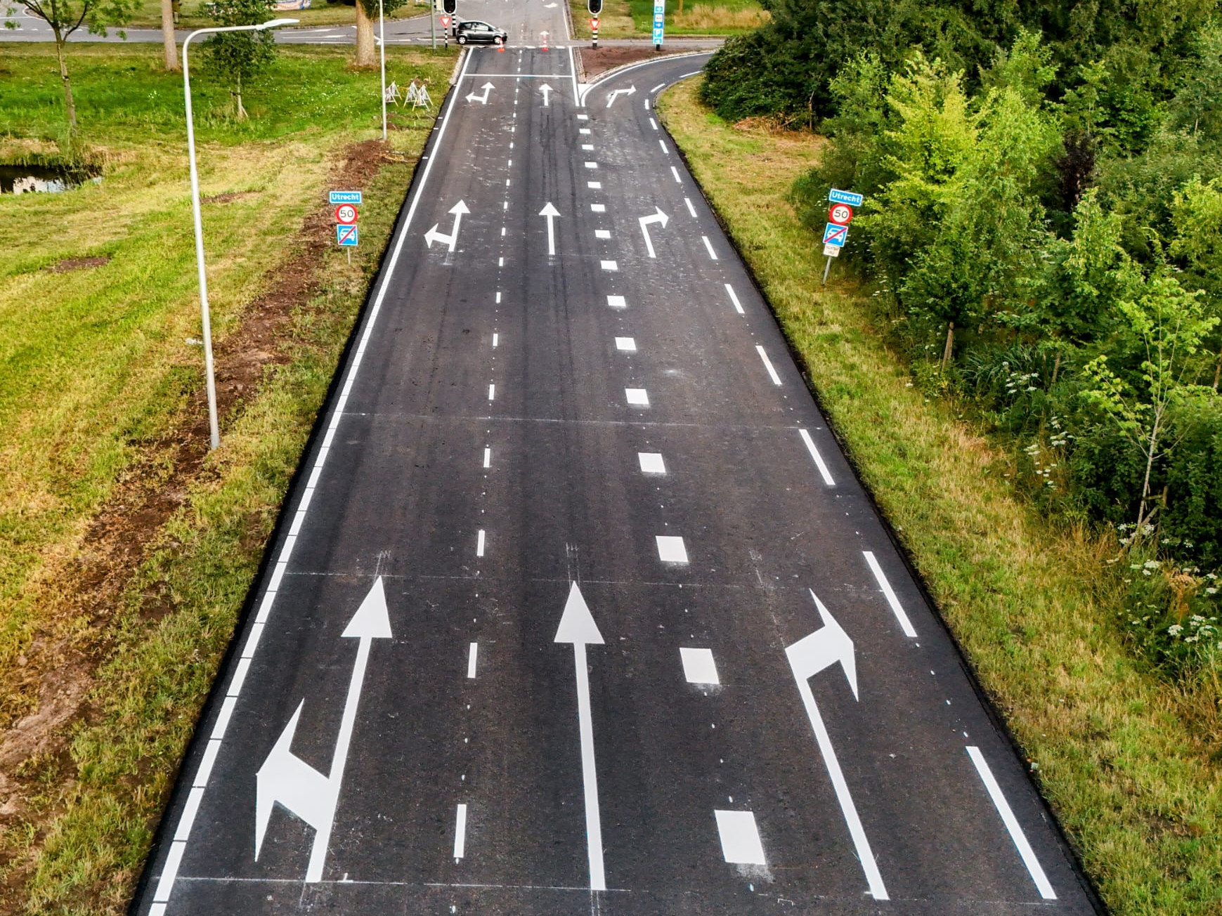 Nieuwe markering (belijning) wegdek N230 Zuilense Ring aanglegd door Versluys Wegenbouw